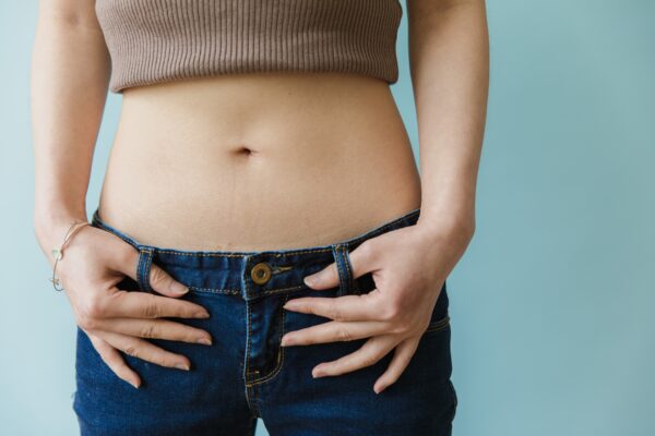 How To Hide Belly Fat In Jeans [Step-by-Step Guide]